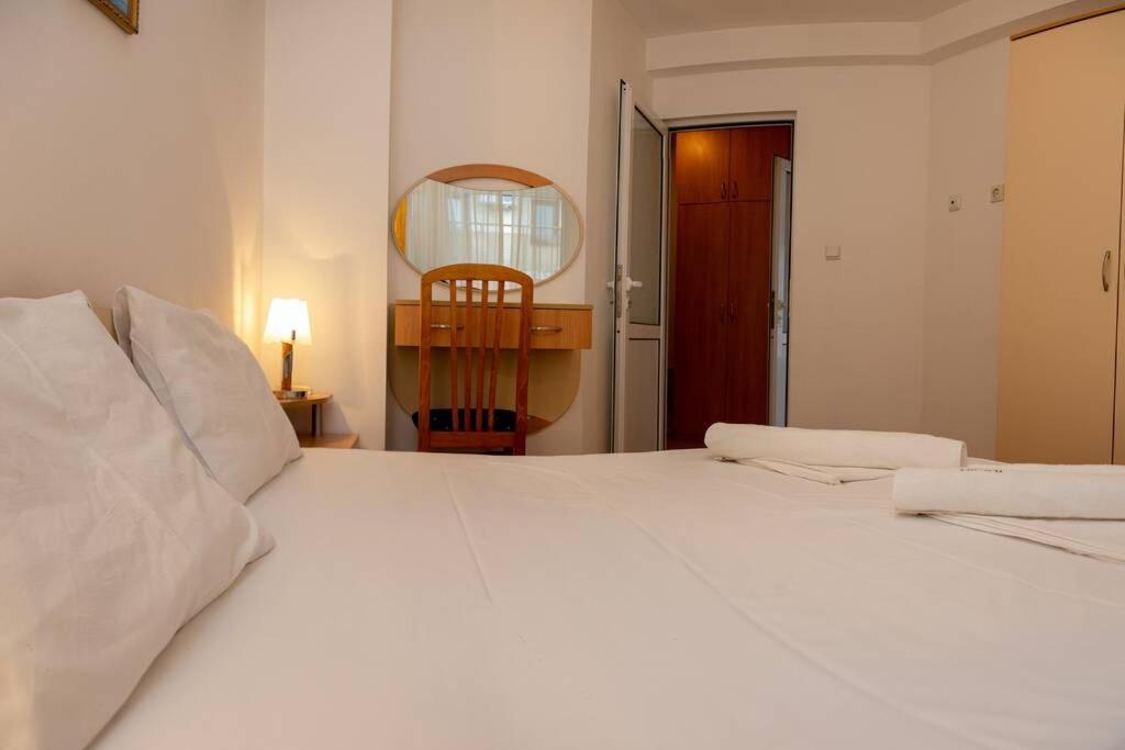 Convenient 1-Bedroom Flat Next To Harmanite Beach Sozopol Eksteriør billede