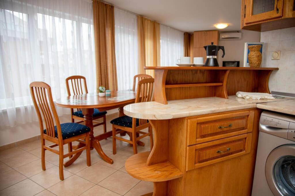 Convenient 1-Bedroom Flat Next To Harmanite Beach Sozopol Eksteriør billede