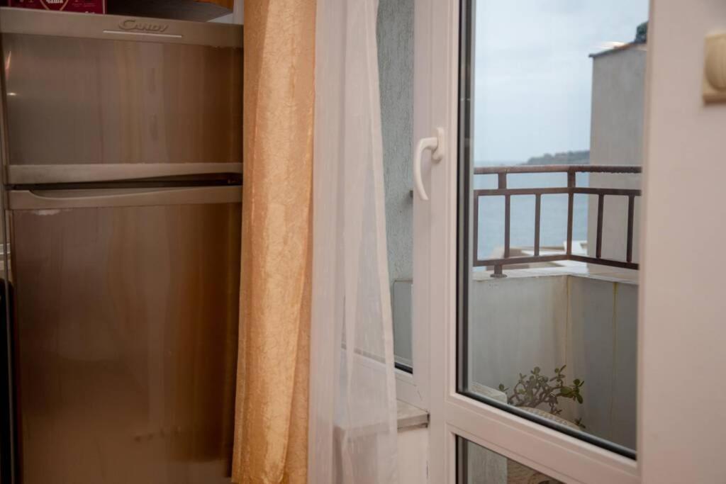 Convenient 1-Bedroom Flat Next To Harmanite Beach Sozopol Eksteriør billede