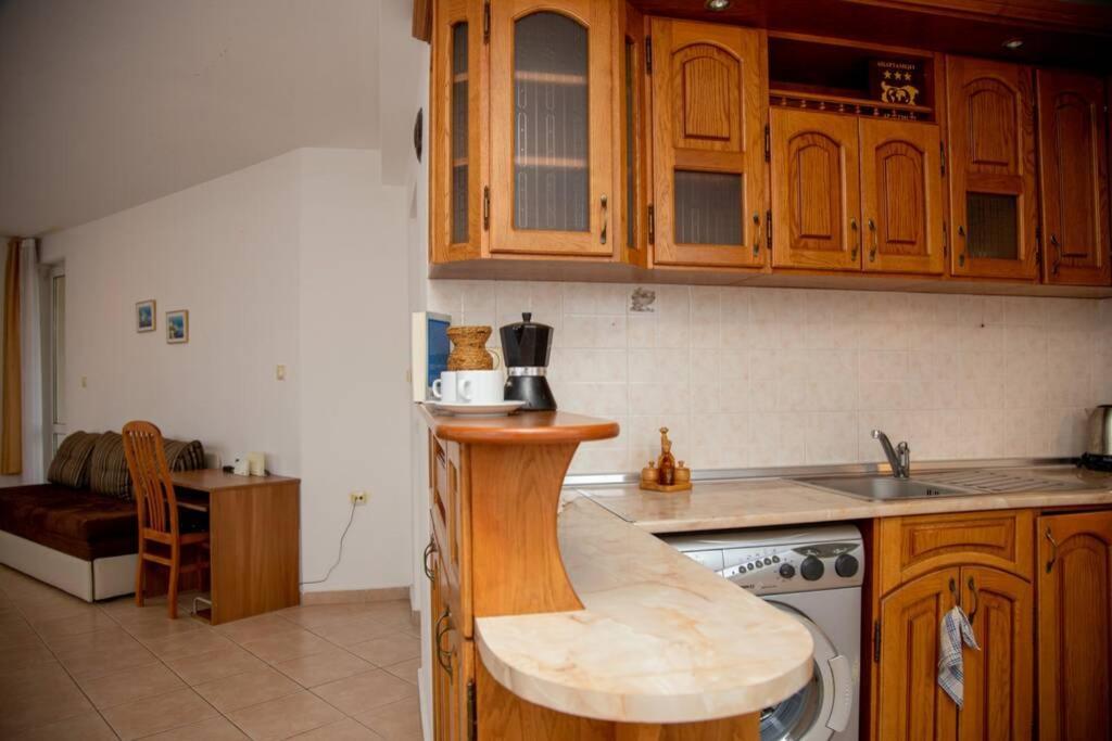 Convenient 1-Bedroom Flat Next To Harmanite Beach Sozopol Eksteriør billede
